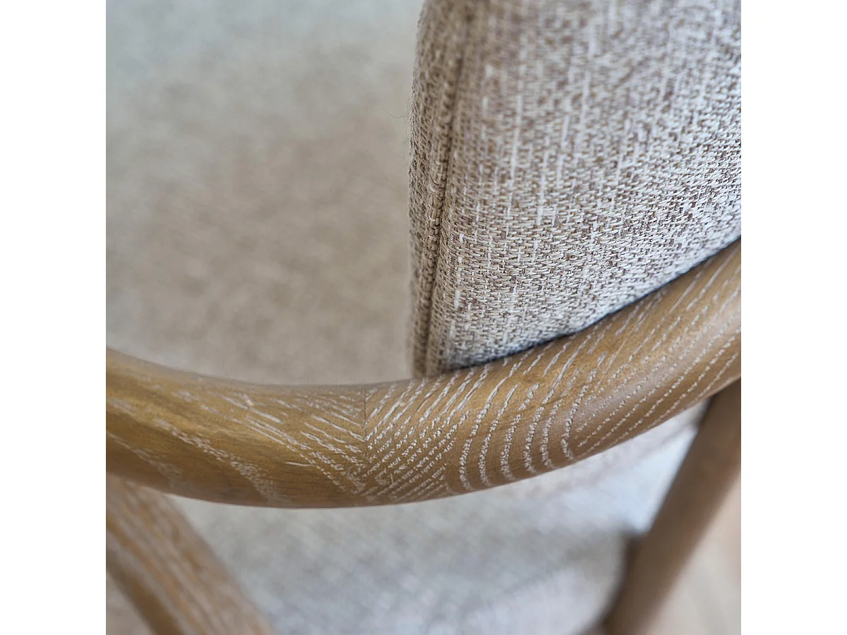 Poltrona in legno di quercia con tessuto beige screziato