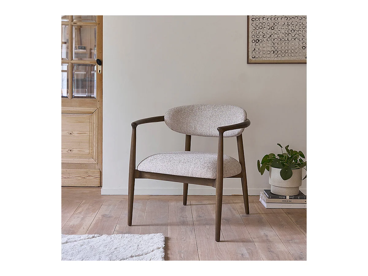 Sillón de madera maciza y tejido con textura beige chiné