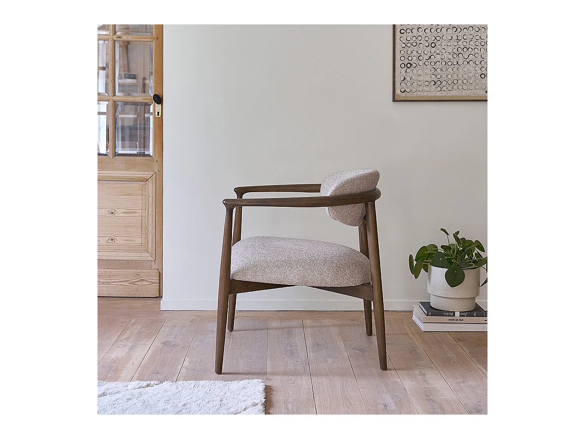 Sillón de madera maciza y tejido con textura beige chiné