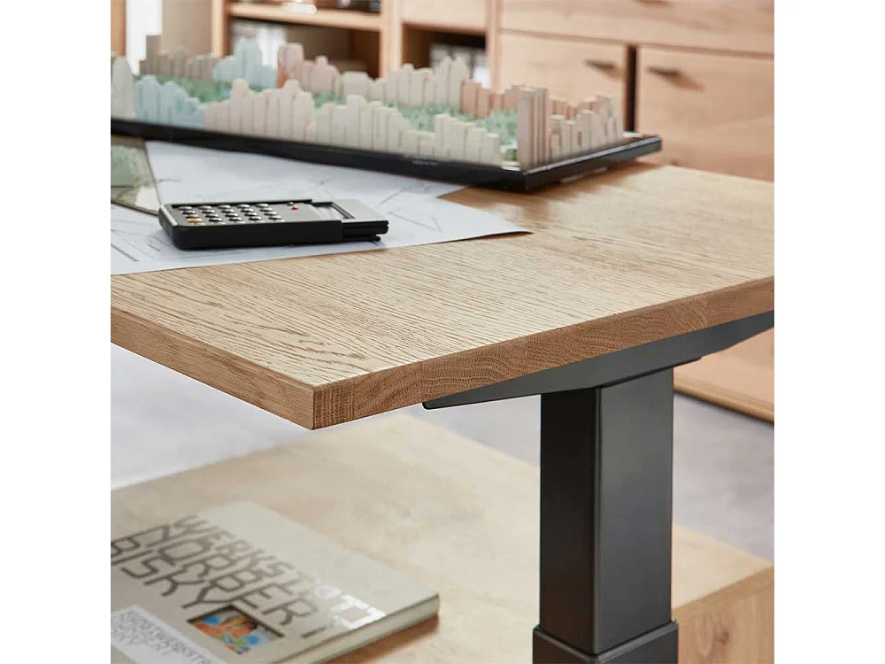 Schreibtisch mit Kabeldurchlass elektrisch höhenverstellbar