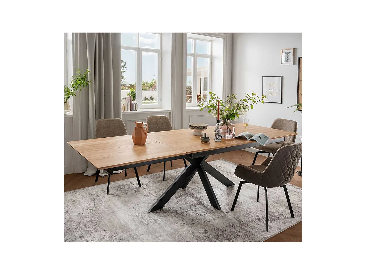 Wildeiche Tisch Esszimmer mit Schweizer Kante Spider Gestell