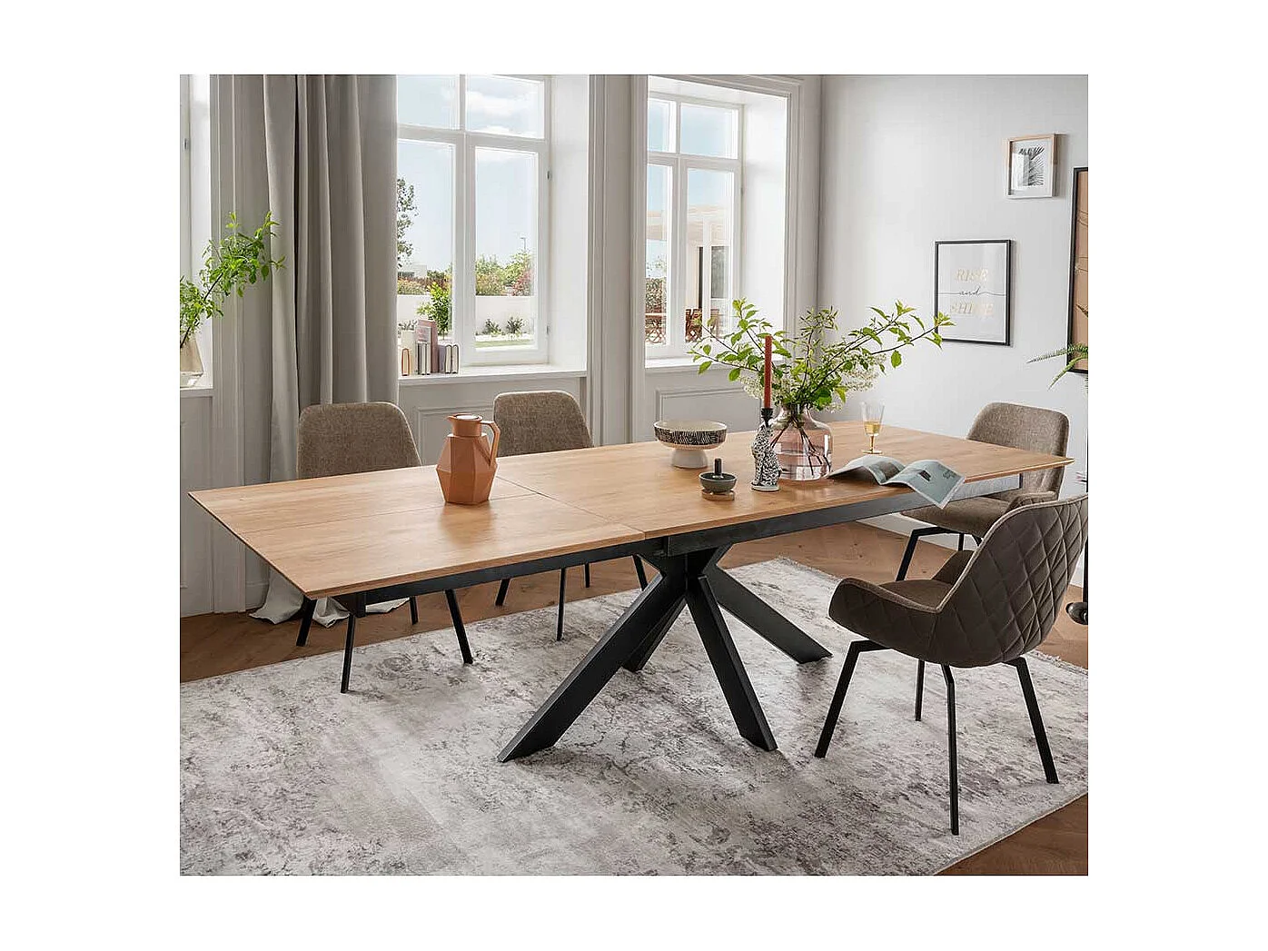 Wildeiche Tisch Esszimmer mit Schweizer Kante Spider Gestell