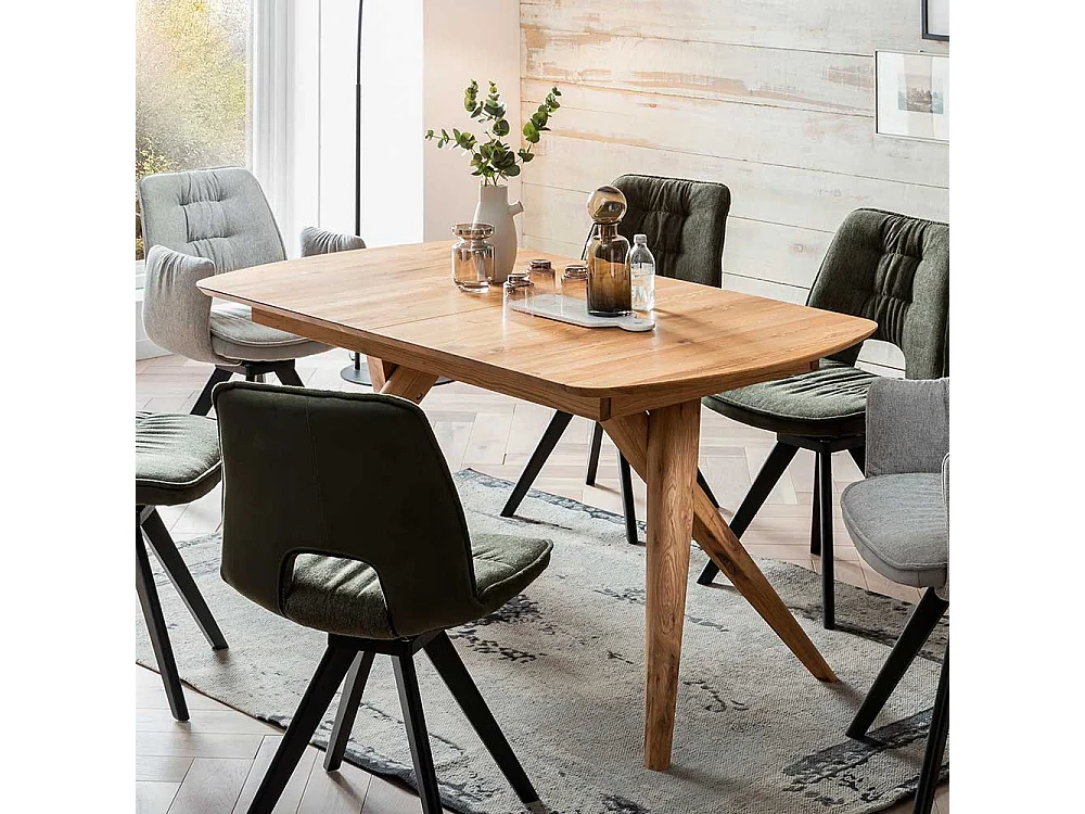 Eiche Massivholztisch in modernem Design einer Einlegeplatte