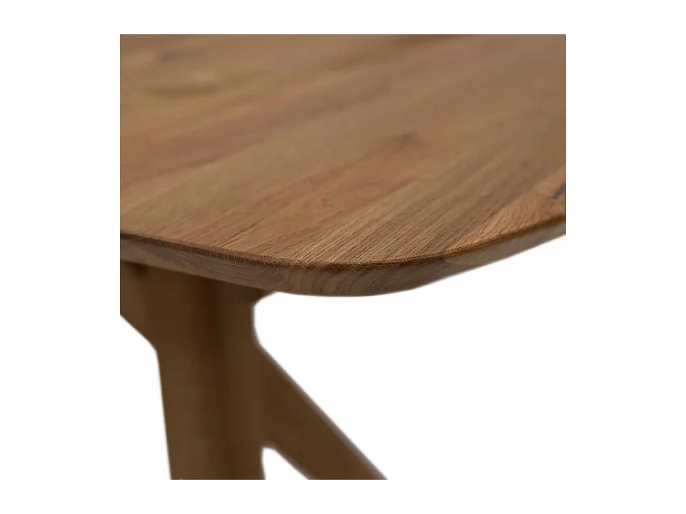 Eiche Massivholztisch in modernem Design einer Einlegeplatte