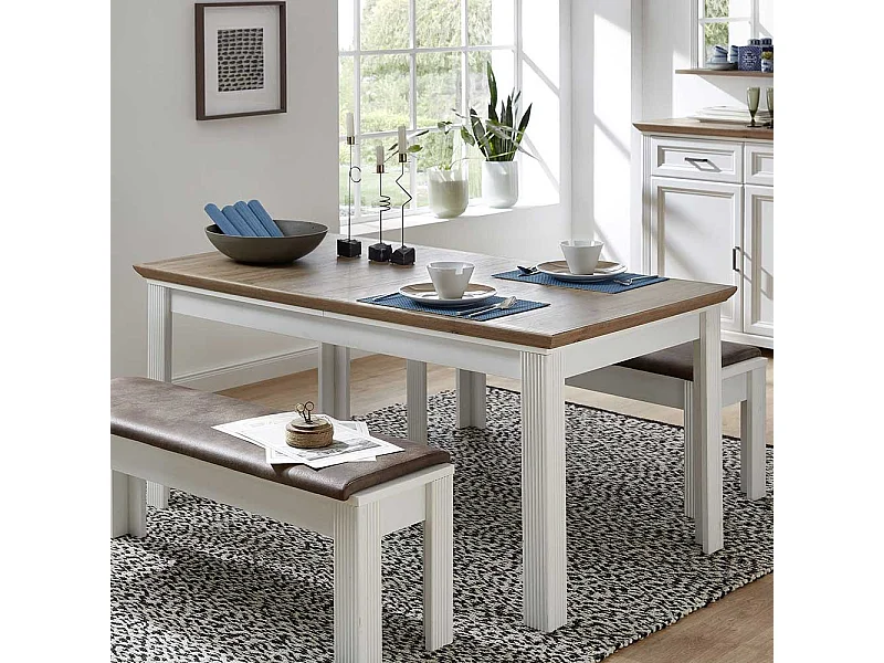 Landhaus Essgruppe in Weiß und Eichefarben Bänken