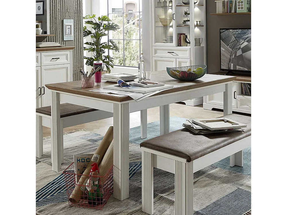 Landhaus Essgruppe in Weiß und Eichefarben Bänken