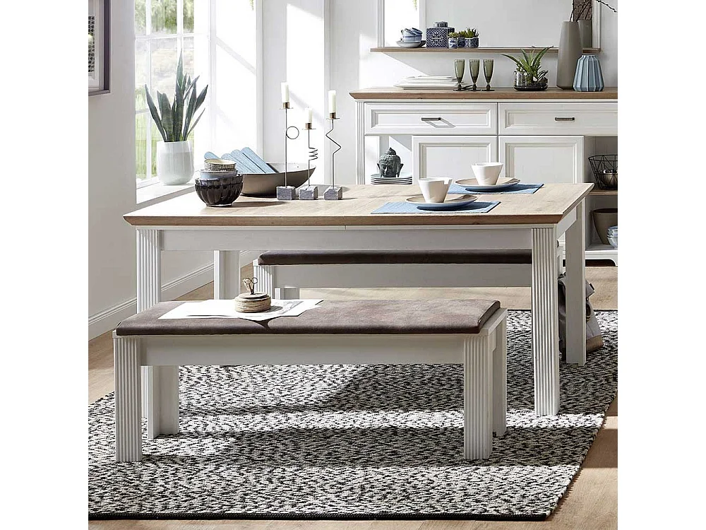 Landhaus Essgruppe in Weiß und Eichefarben Bänken