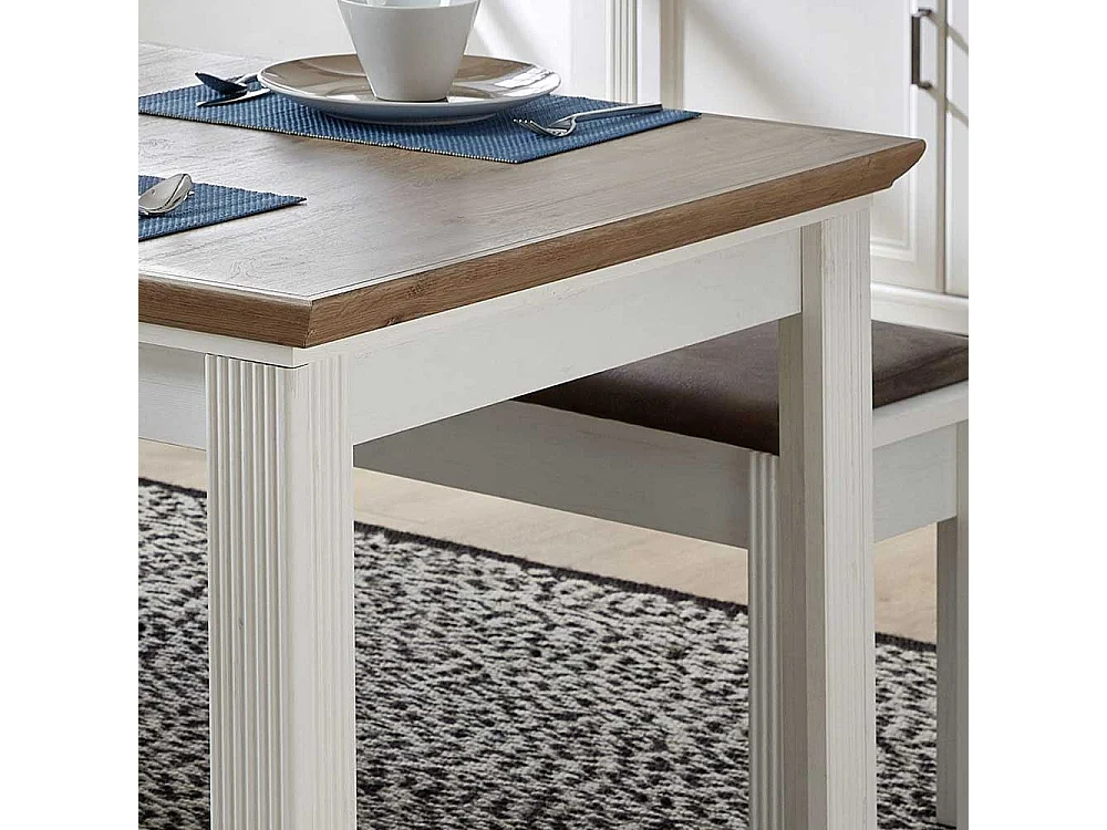 Landhaus Essgruppe in Weiß und Eichefarben Bänken