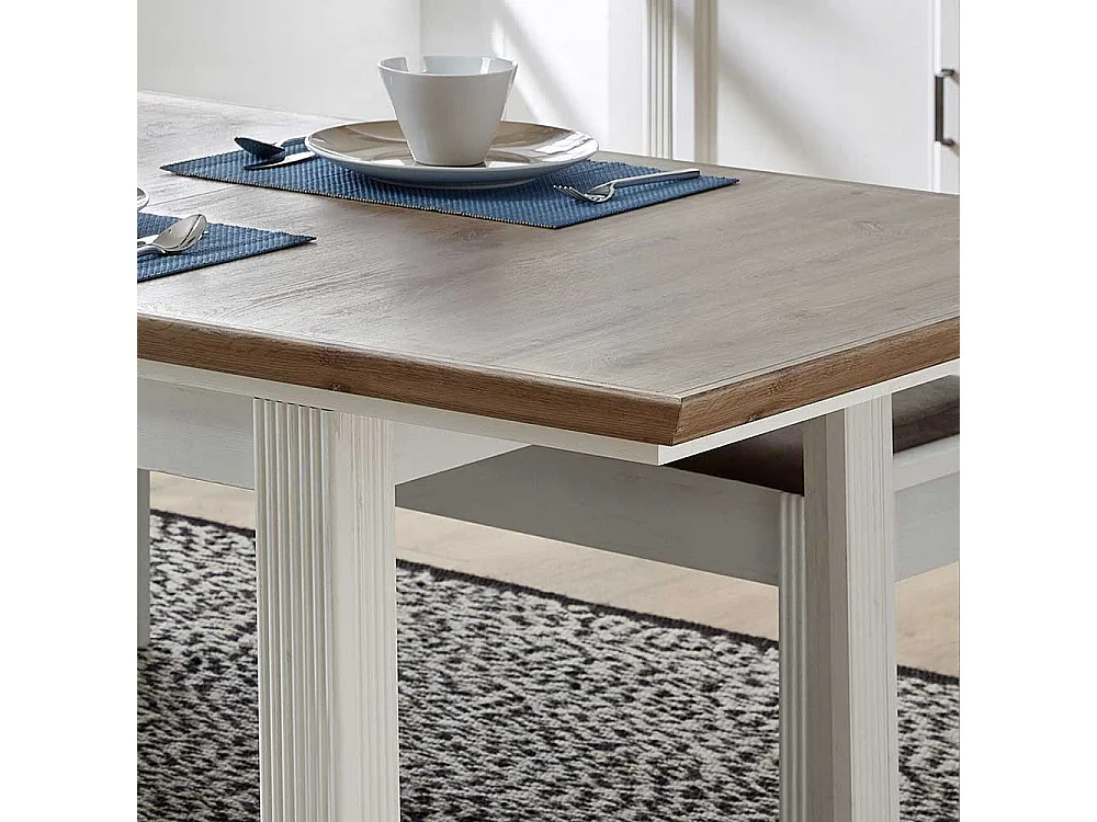 Landhaus Essgruppe in Weiß und Eichefarben Bänken