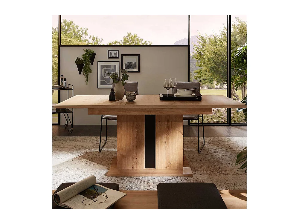 Esstisch in modernem Design einer Einlegeplatte