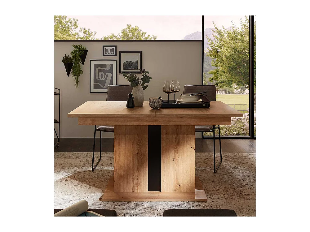 Esstisch in modernem Design einer Einlegeplatte