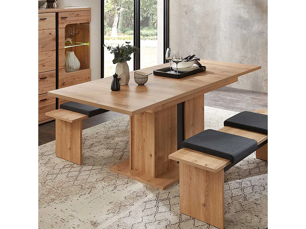 Esstisch in modernem Design einer Einlegeplatte