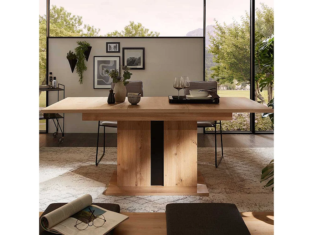 Esstisch in modernem Design einer Einlegeplatte