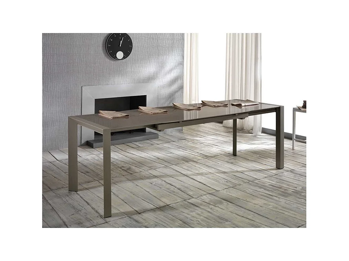 Ausziehtisch mit brauner Glasplatte modern