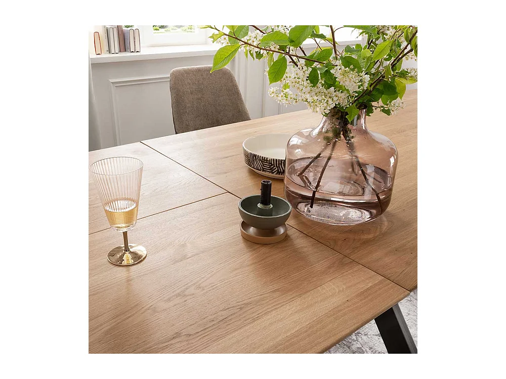 Wildeiche Tisch Esszimmer mit Schweizer Kante Spider Gestell