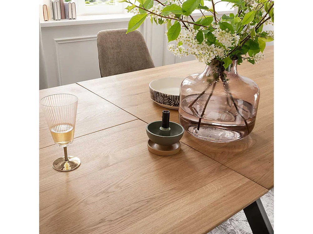 Wildeiche Tisch Esszimmer mit Schweizer Kante Spider Gestell