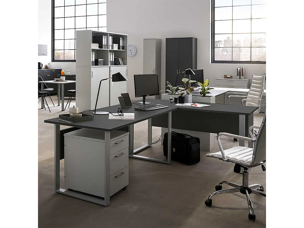 Büroschreibtisch mit Metall Bügelgestell Knieraumblende