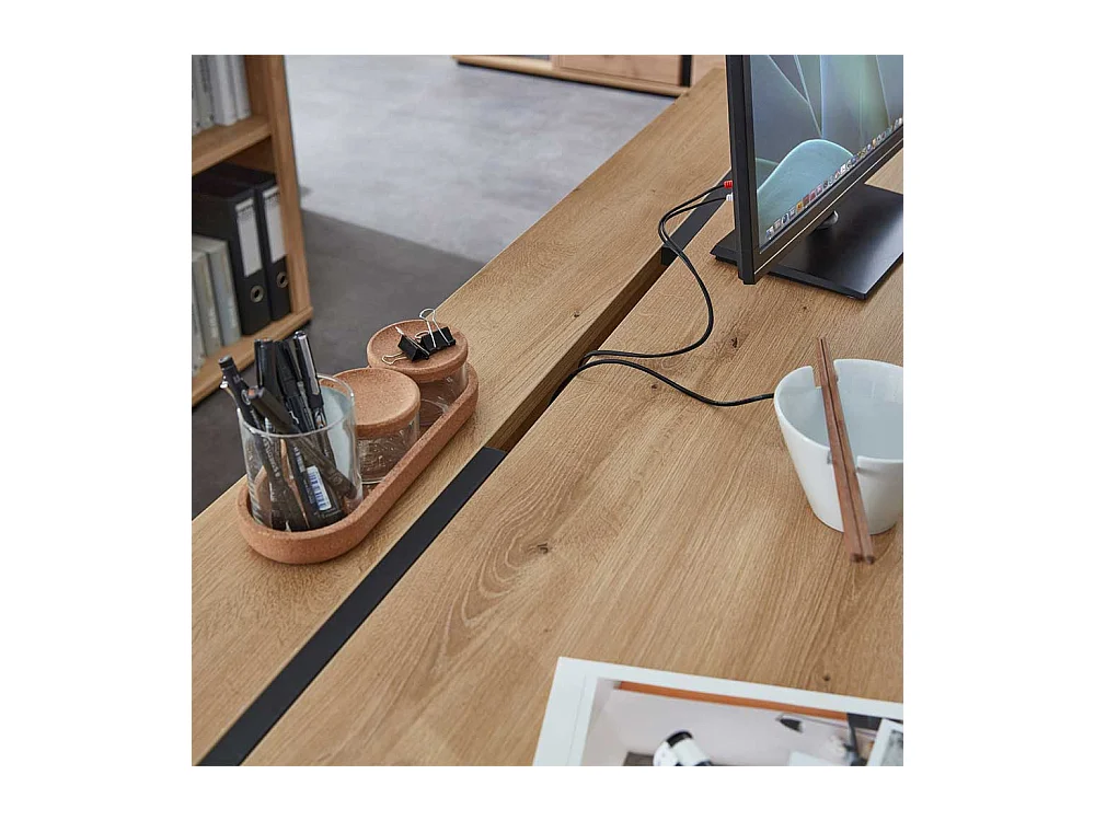 Schreibtisch in Wildeichefarben rechteckiger Tischplatte