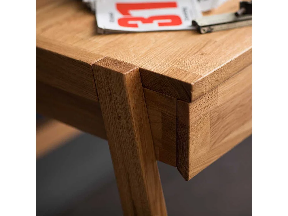 Echtholz Schreibtisch aus Wildeiche geölt einer Schublade