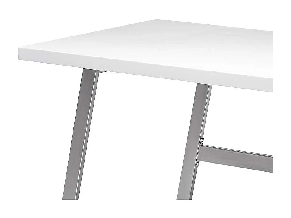 Schreibtisch in Weiß 140 cm breit