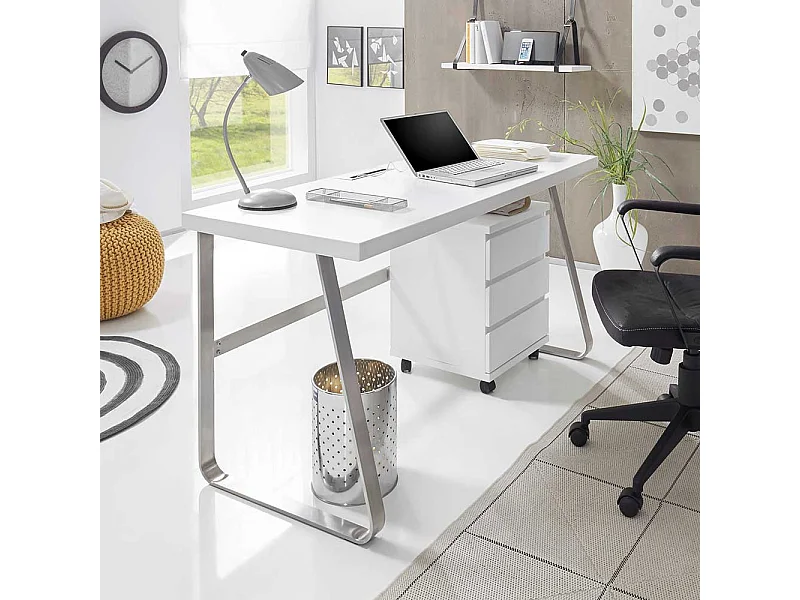 Schreibtisch in Weiß mit Kabeldurchlass