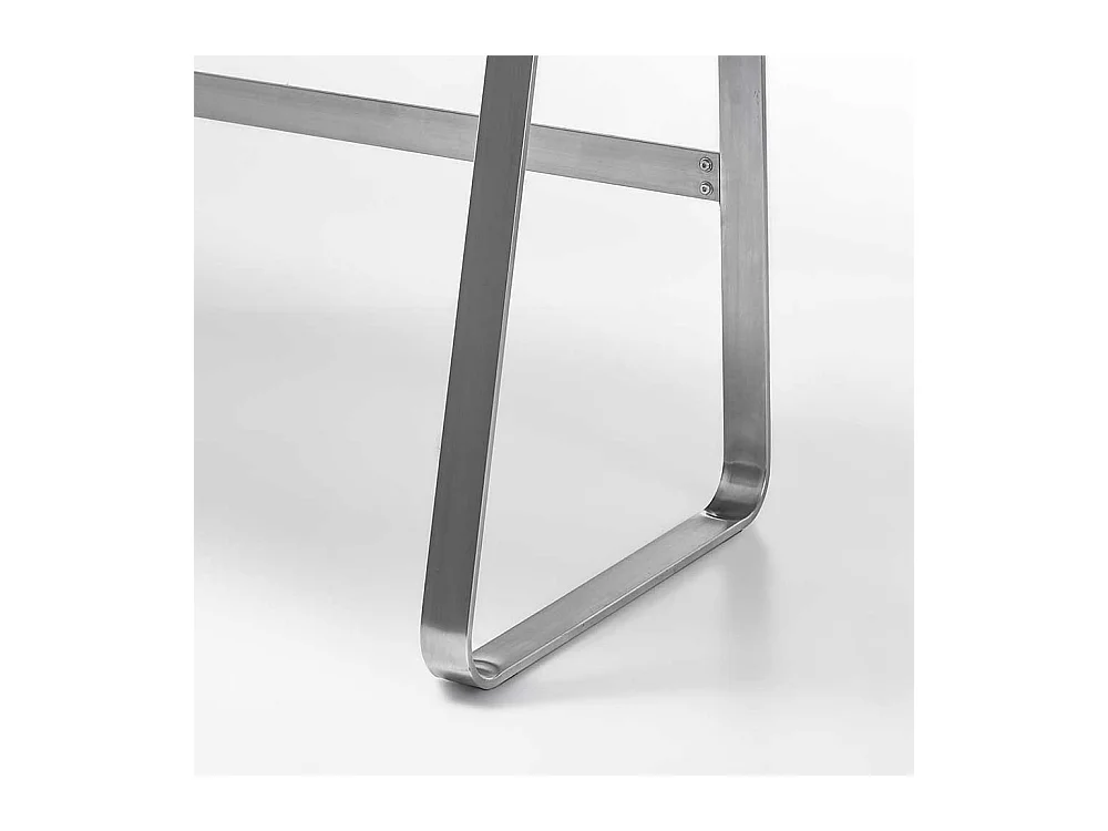 Schreibtisch in Weiß mit Kabeldurchlass