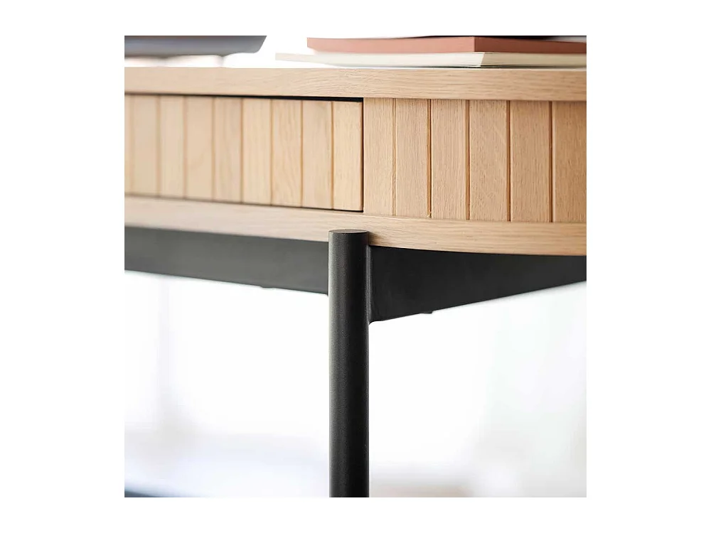 Designschreibtisch in Eiche White Wash Vierfußgestell aus Metall