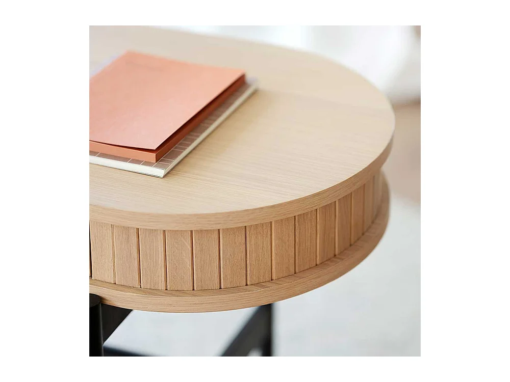 Designschreibtisch in Eiche White Wash Vierfußgestell aus Metall