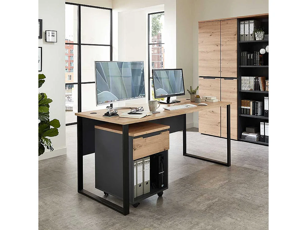 Schreibtisch mit Kabeldurchlass in modernem Design Knieraumblende