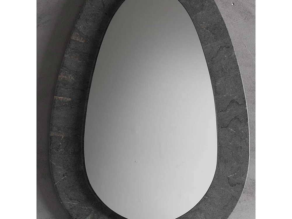 Grauer Flurspiegel mit Steinrahmen ovale Form
