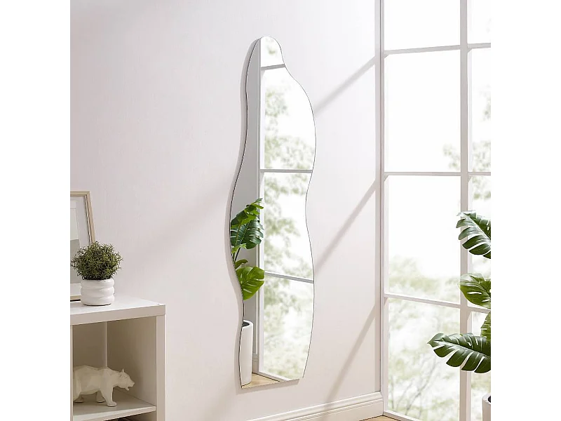 Schlafzimmerspiegel Garderobenspiegel 160 cm hoch in organischer Form