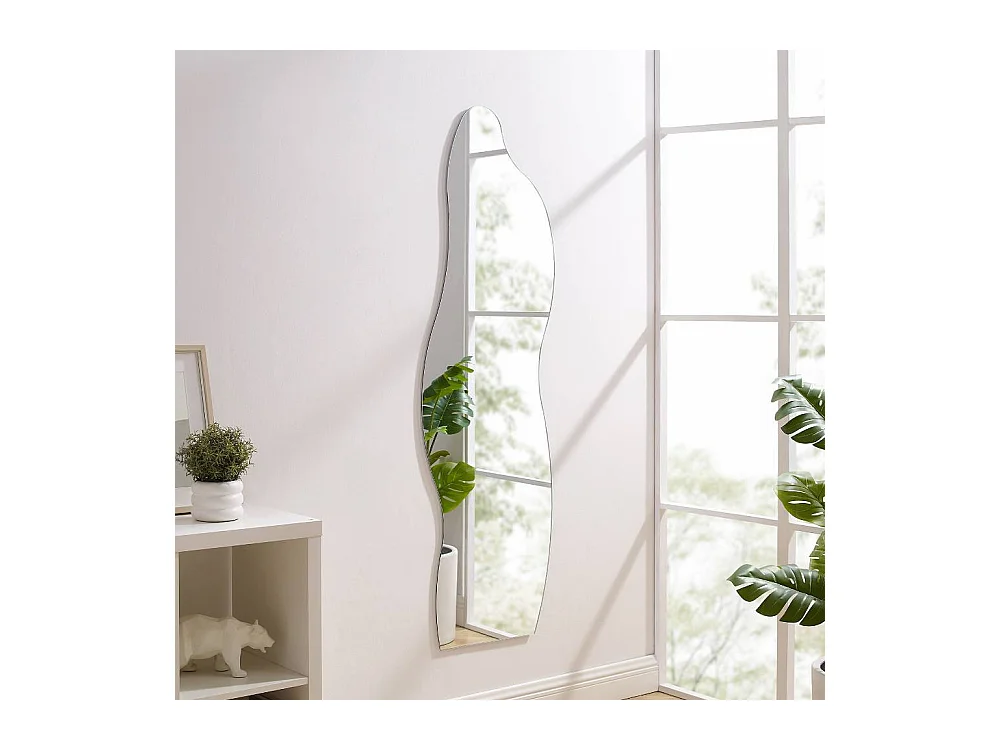 Schlafzimmerspiegel Garderobenspiegel 160 cm hoch in organischer Form