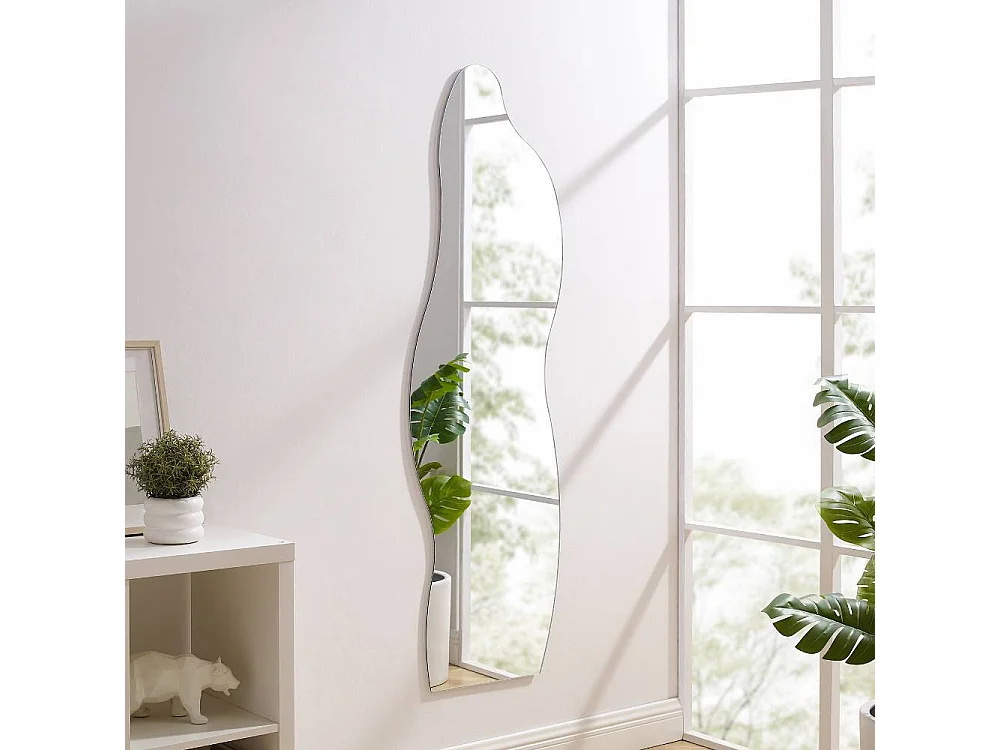 Schlafzimmerspiegel Garderobenspiegel 160 cm hoch in organischer Form