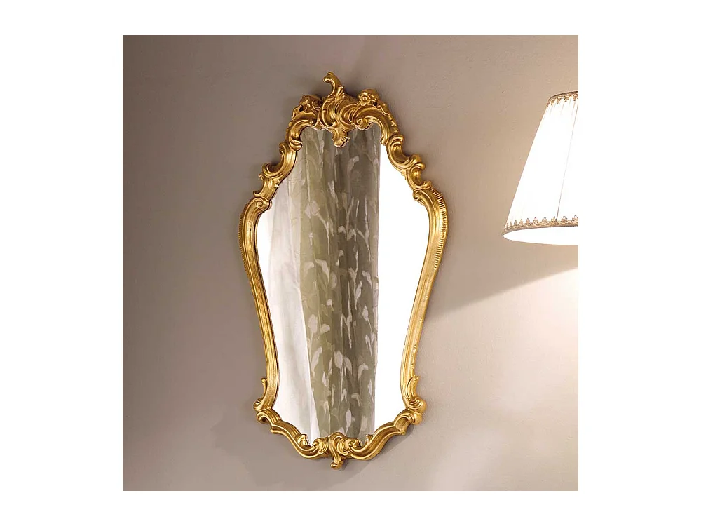 Barockstil Wandspiegel in Goldfarben geschwungen geformt
