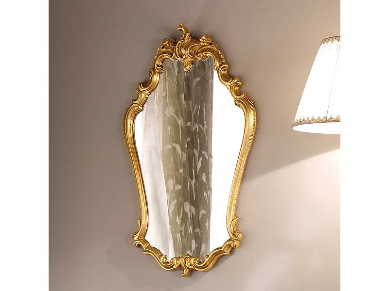 Barockstil Wandspiegel in Goldfarben geschwungen geformt