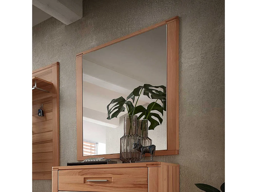 Wandspiegel in Kernbuchefarben mit Holzrahmen