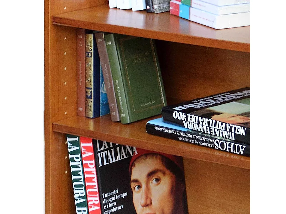 Klassisches Buchregal in Nussbaumfarben 92 cm hoch - 83 cm breit