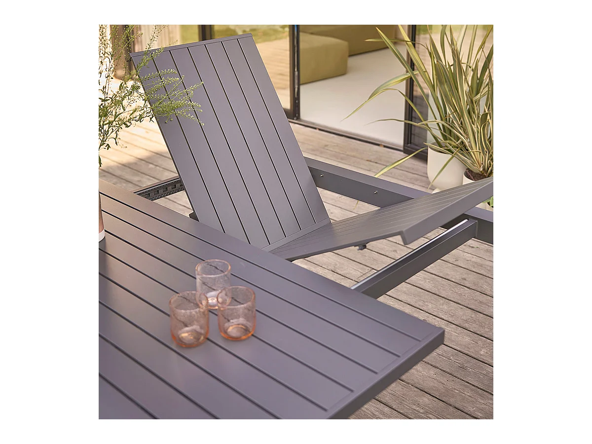 Table carrée extensible en aluminium