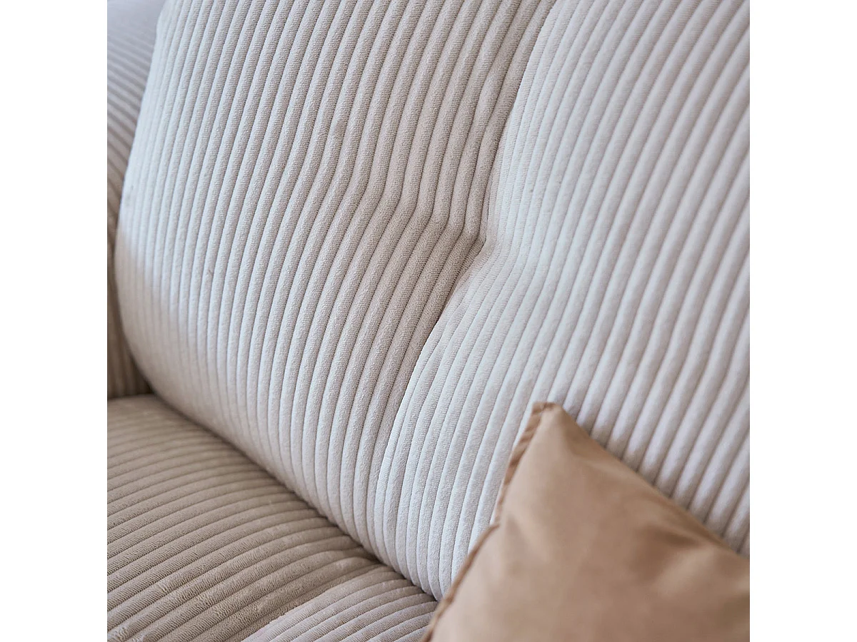 Sofá recto de 4 plazas de terciopelo color crudo