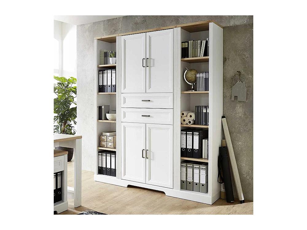 Hohes Ordnerregal im Landhausstil mit Rückwand