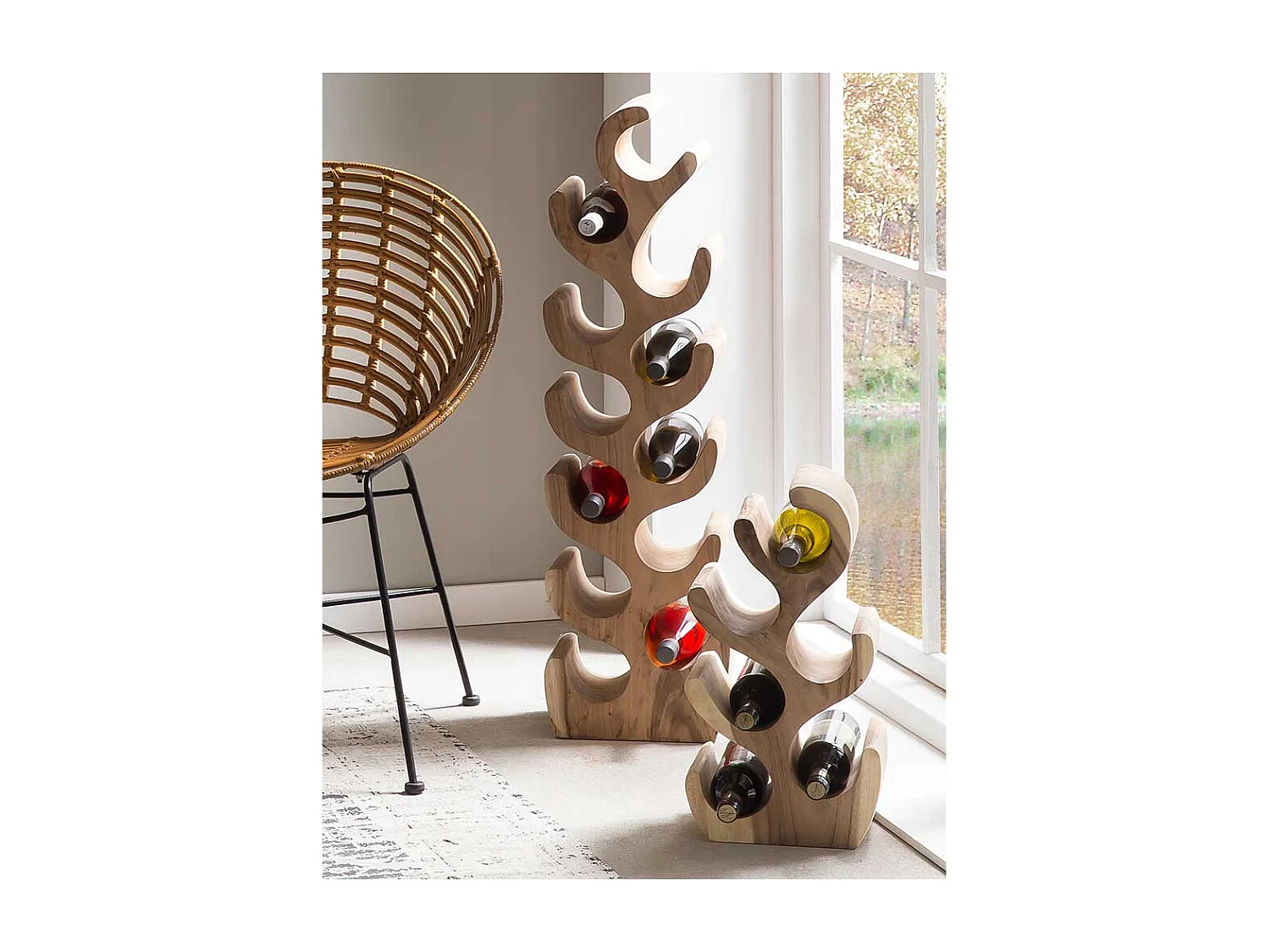 Design Flaschenregal aus Suar Massivholz geschwungener Form