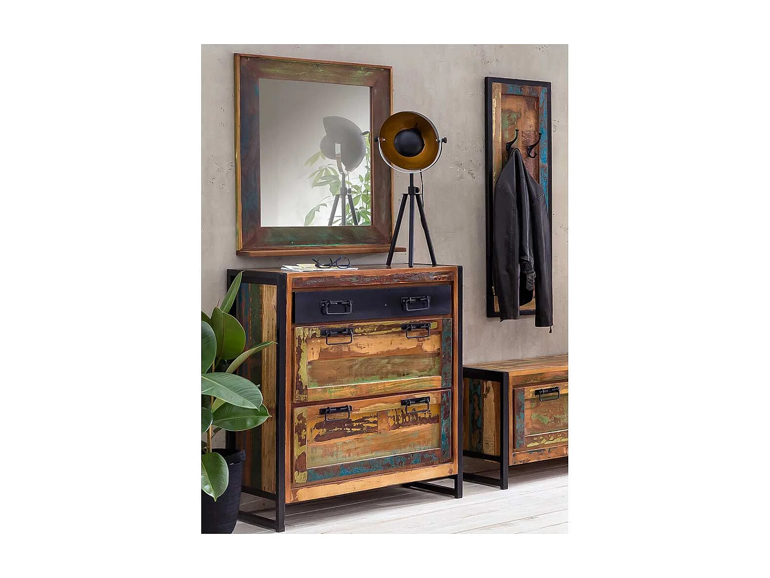 Flurspiegel aus Massivholz Ablage