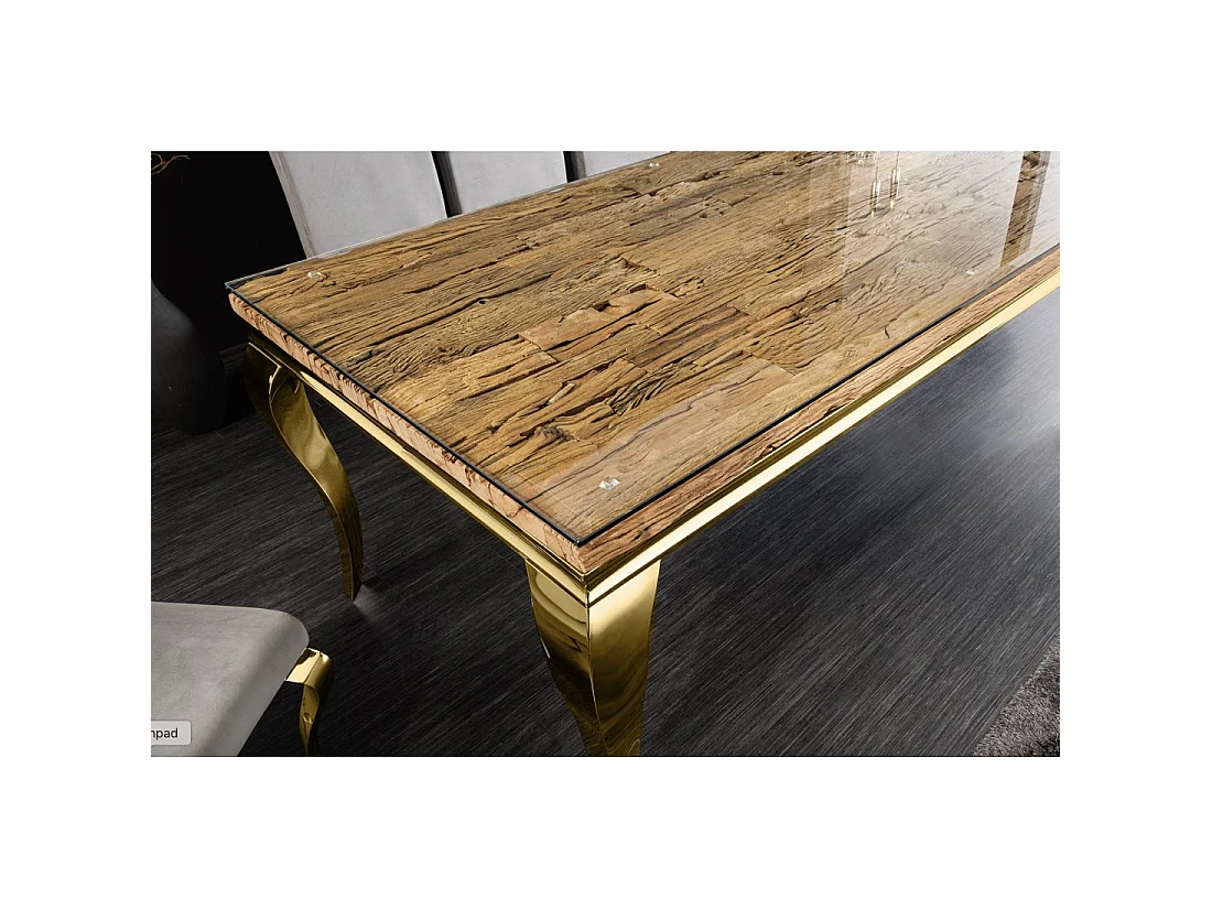 Eettafel VELENA – Rechthoekig 200 cm – Teakhout, glas en goudkleurig staal – Barokke chic stijl