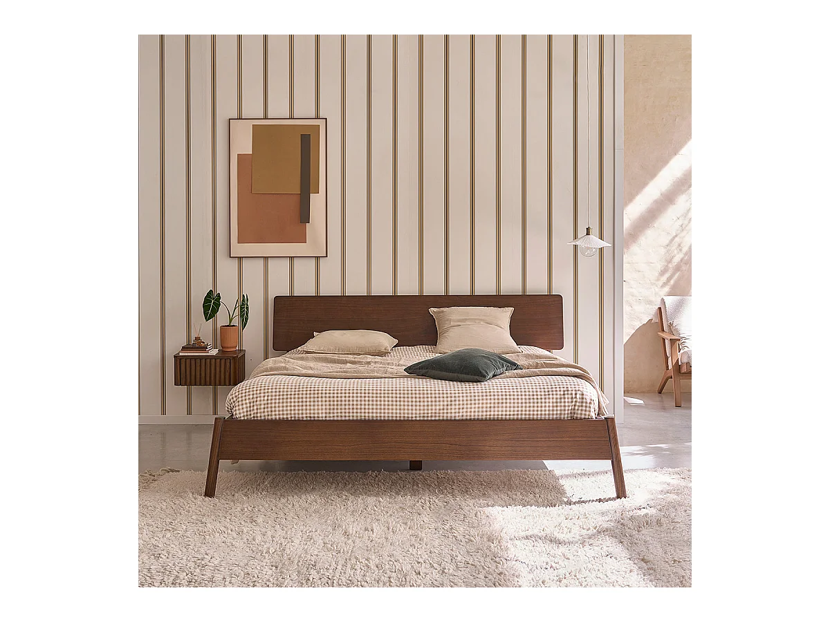 Cama de madera maciza con acabado nogal 180 cm