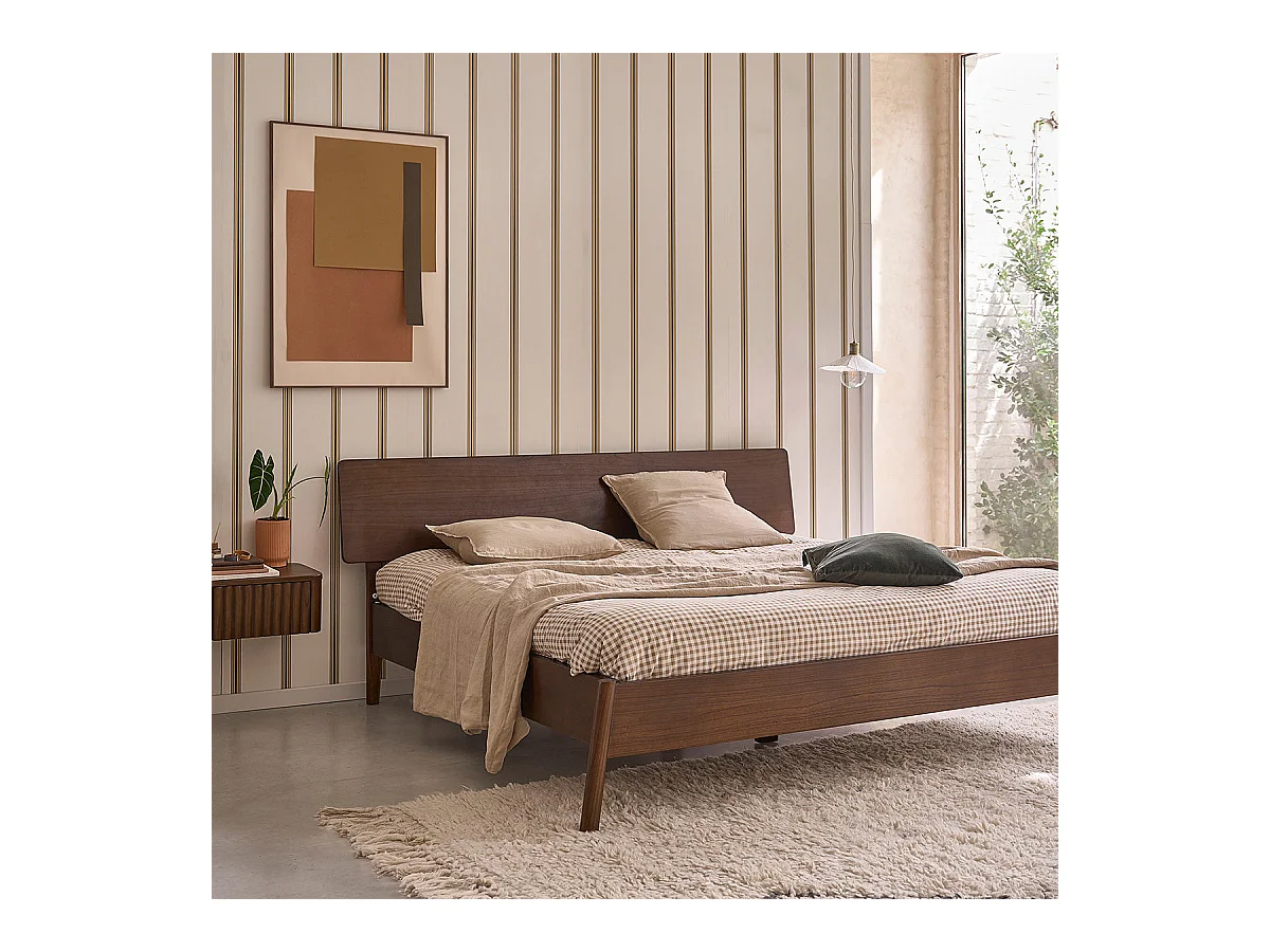 Cama de madera maciza con acabado nogal 180 cm