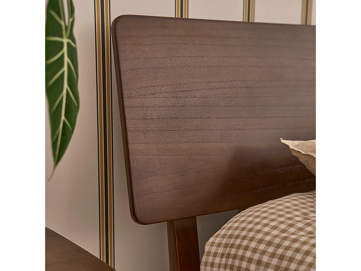 Cama de madera maciza con acabado nogal 180 cm