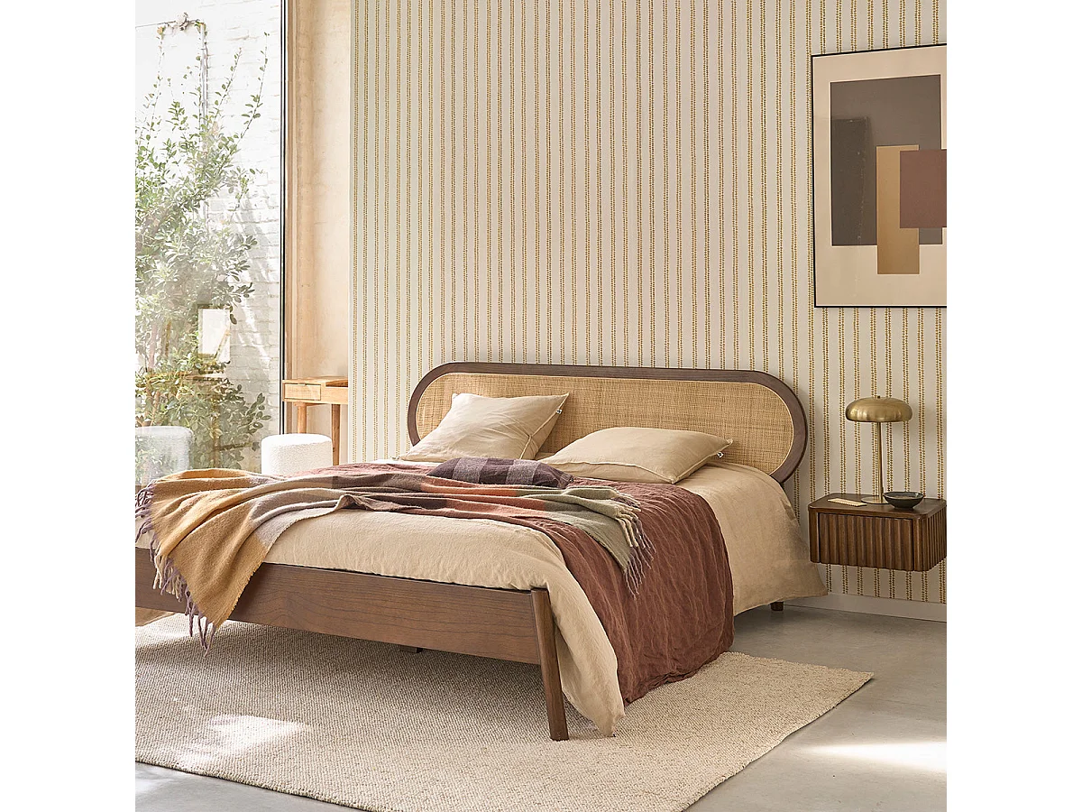 Lit en bois massif et cannage finition noyer 160 cm avec sommier