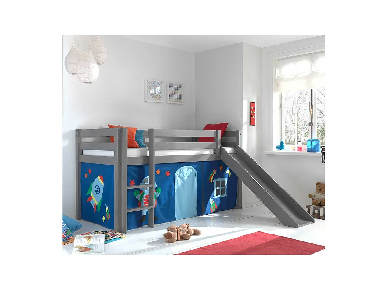 Kinderzimmerbett in Grau und Blau Rutsche und Vorhang