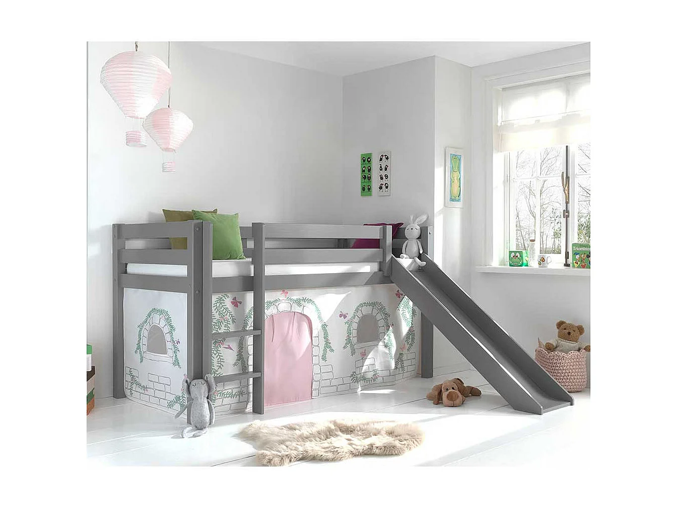 Kinderzimmer Bett in Grau und Rosa Leiter und Rutsche