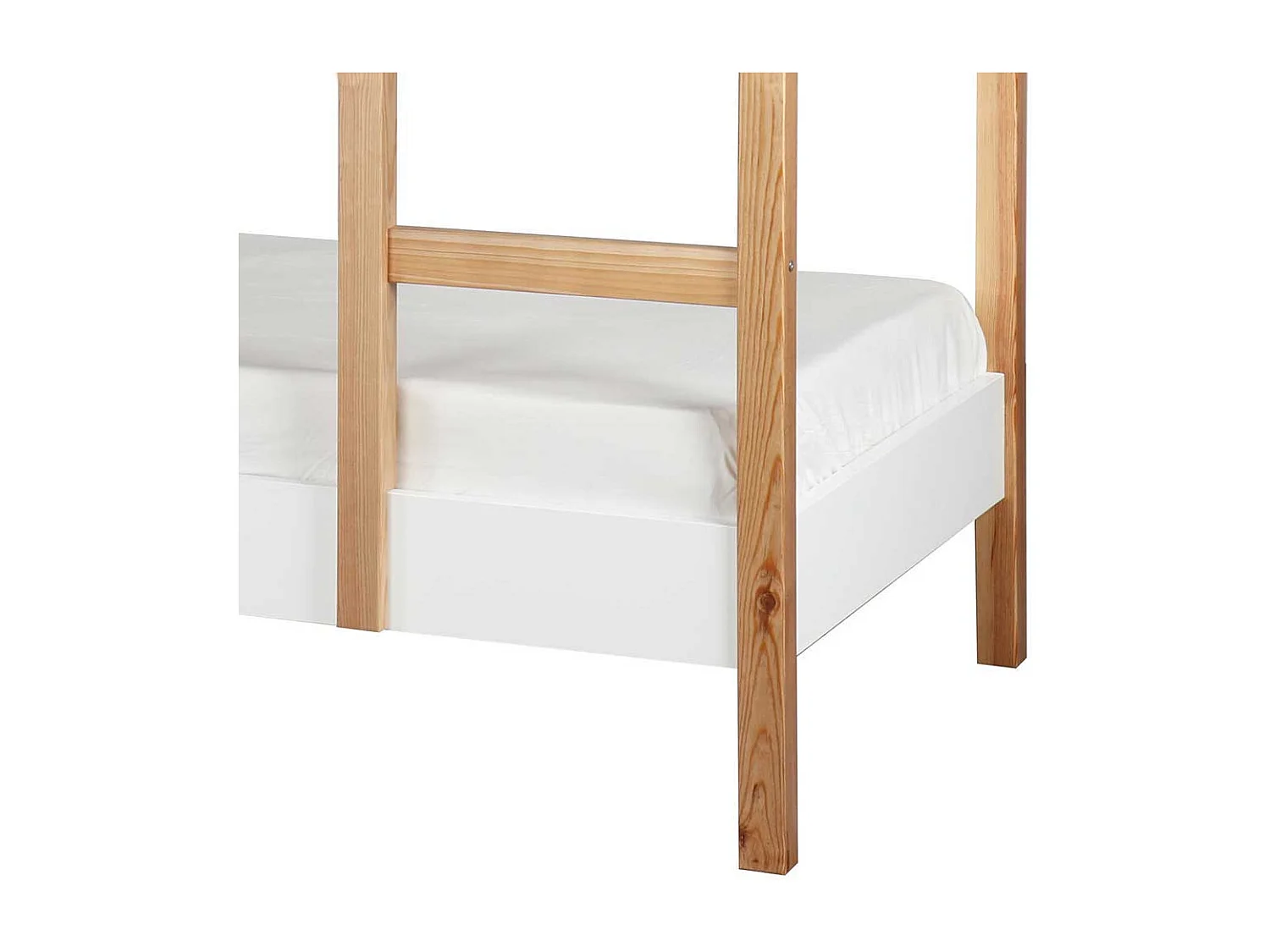 Kinderzimmer Stockbett in Piniefarben und Weiß Leiter